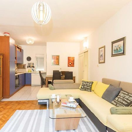 Lovely Apartment In Makarska With Wifi Екстериор снимка