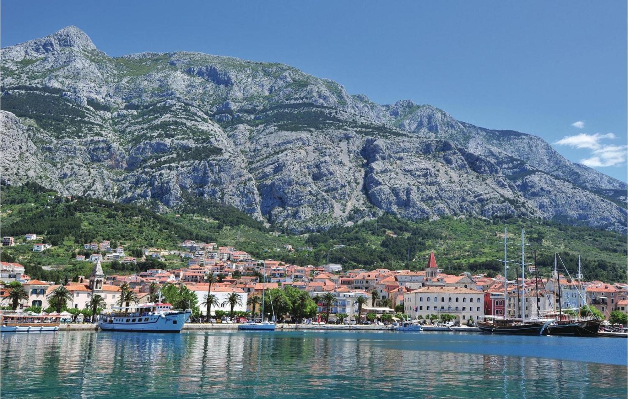 Lovely Apartment In Makarska With Wifi Екстериор снимка