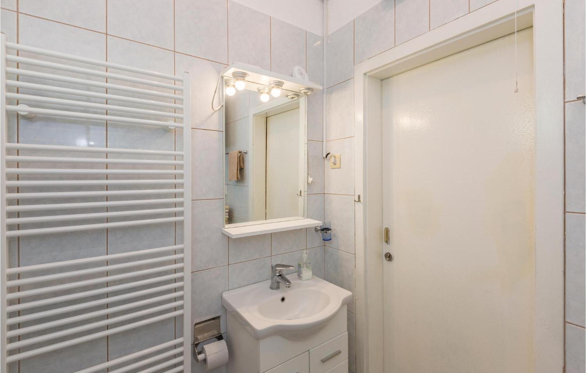 Lovely Apartment In Makarska With Wifi Екстериор снимка